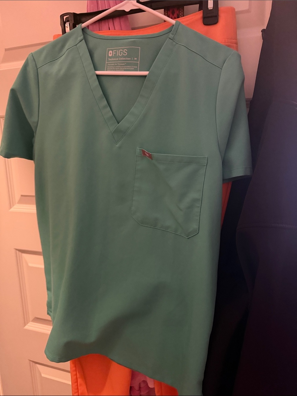 FIGS Women's Catarina medium Surgical Green Scrub Top - Picture 1 of 6